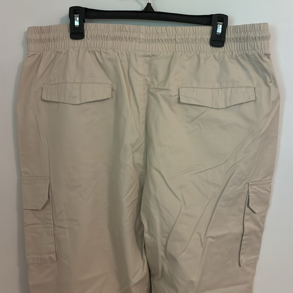 Cream Cargo Pants with Elastic Waistband and Relaxed Fit - Picture 4 of 5